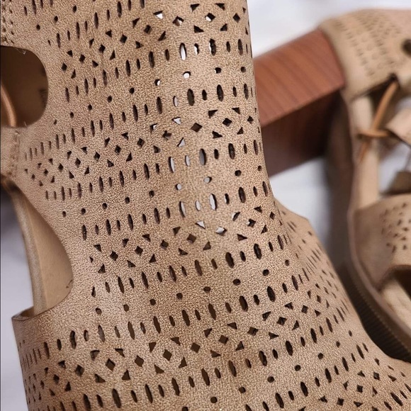 George Nude Beige Heels - Picture 7 of 7